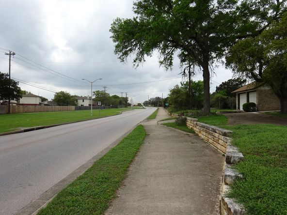 Office For Lease: 1901 W New Hope Dr, Cedar Park, TX 78613